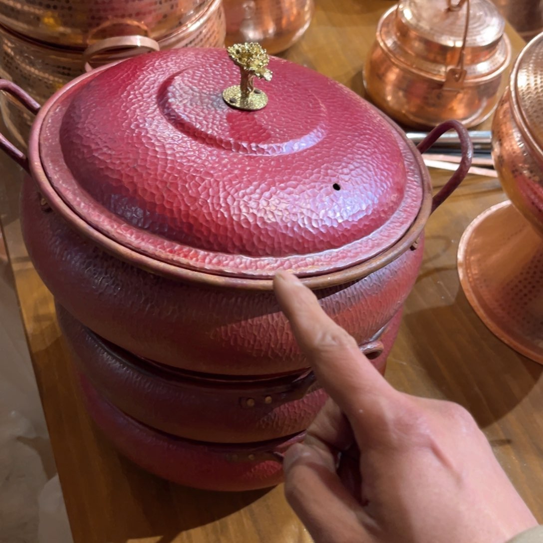 24淬火色锅手工锻打工艺