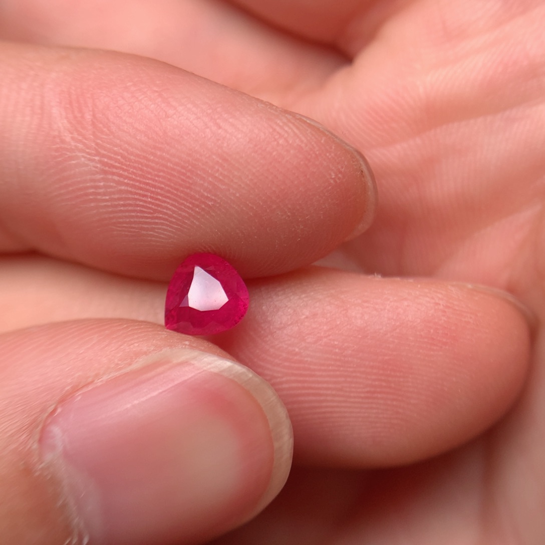 红宝石裸石未镶嵌小**?