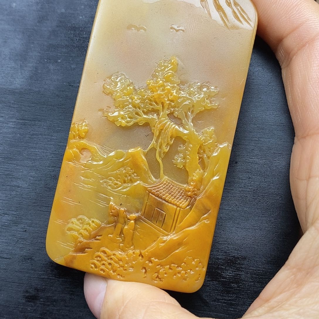 石英质玉（黄龙玉）颈饰未镶嵌