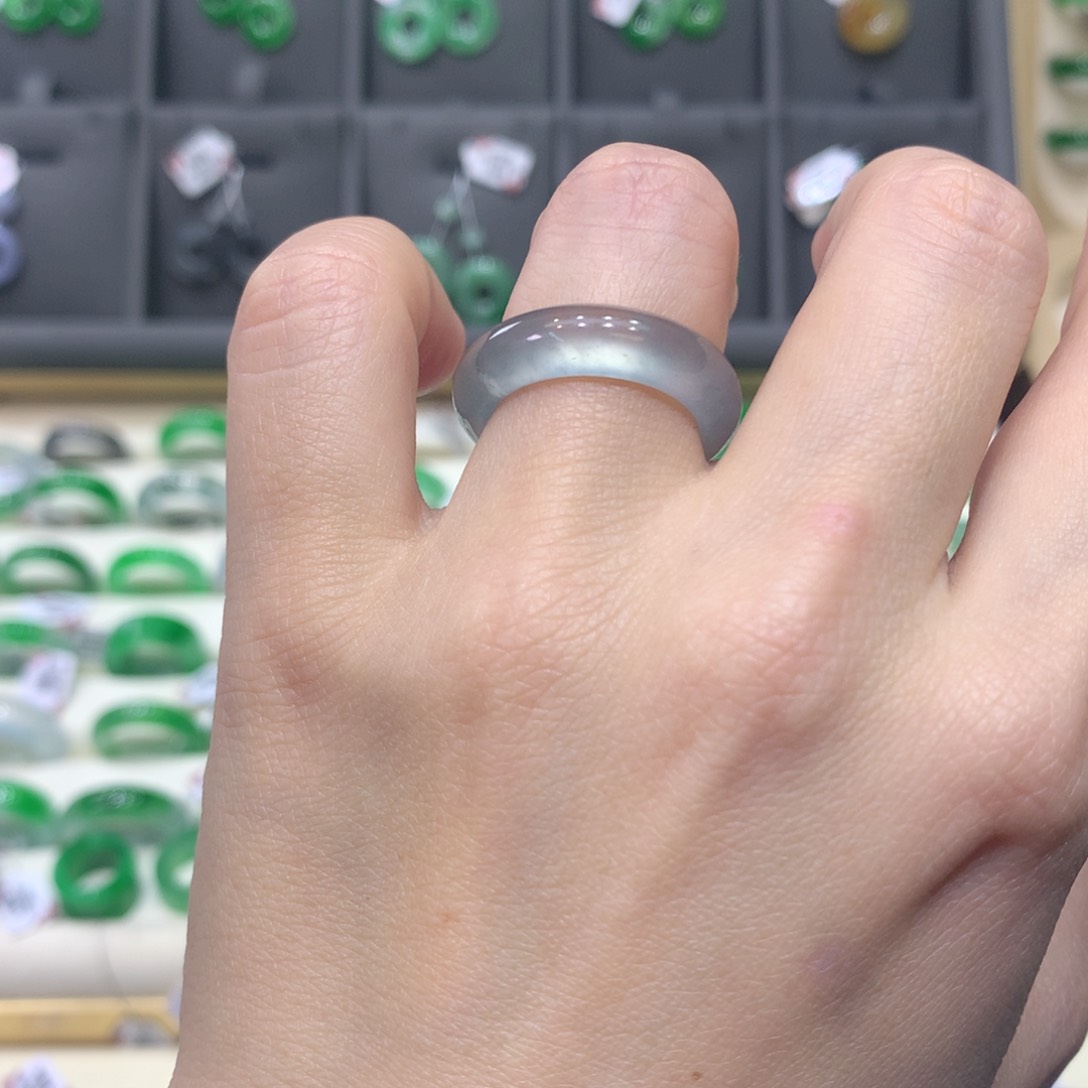 翡翠戒指未镶嵌翡翠