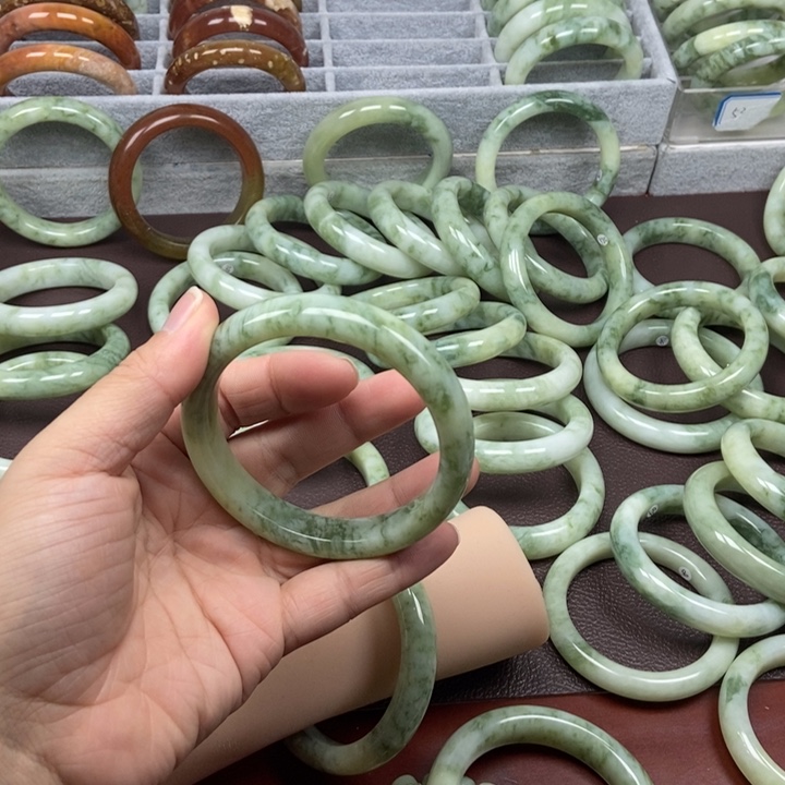 蛇纹石玉手镯未镶嵌陶*