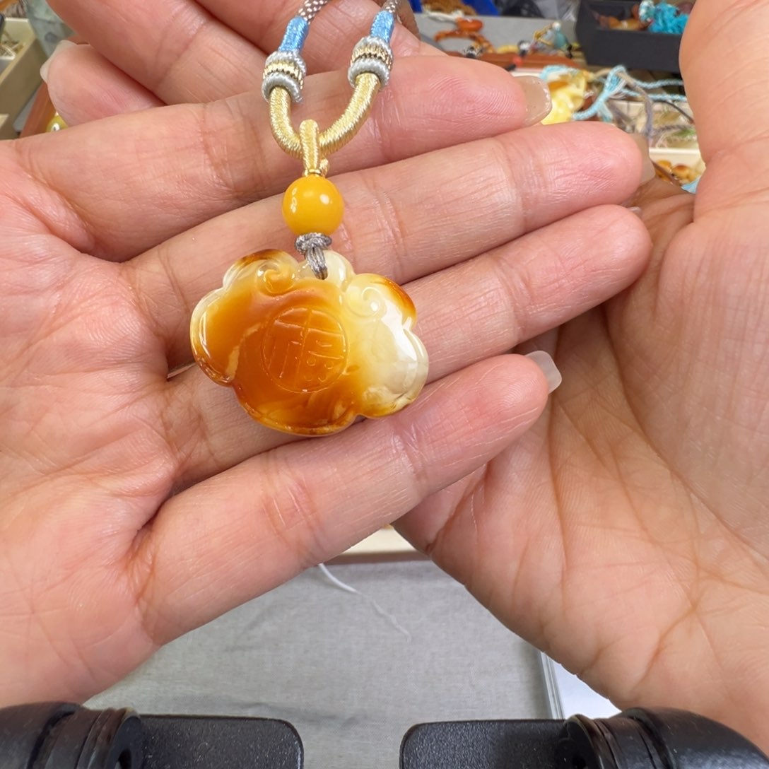 琥珀裸石未镶嵌蜜蜡