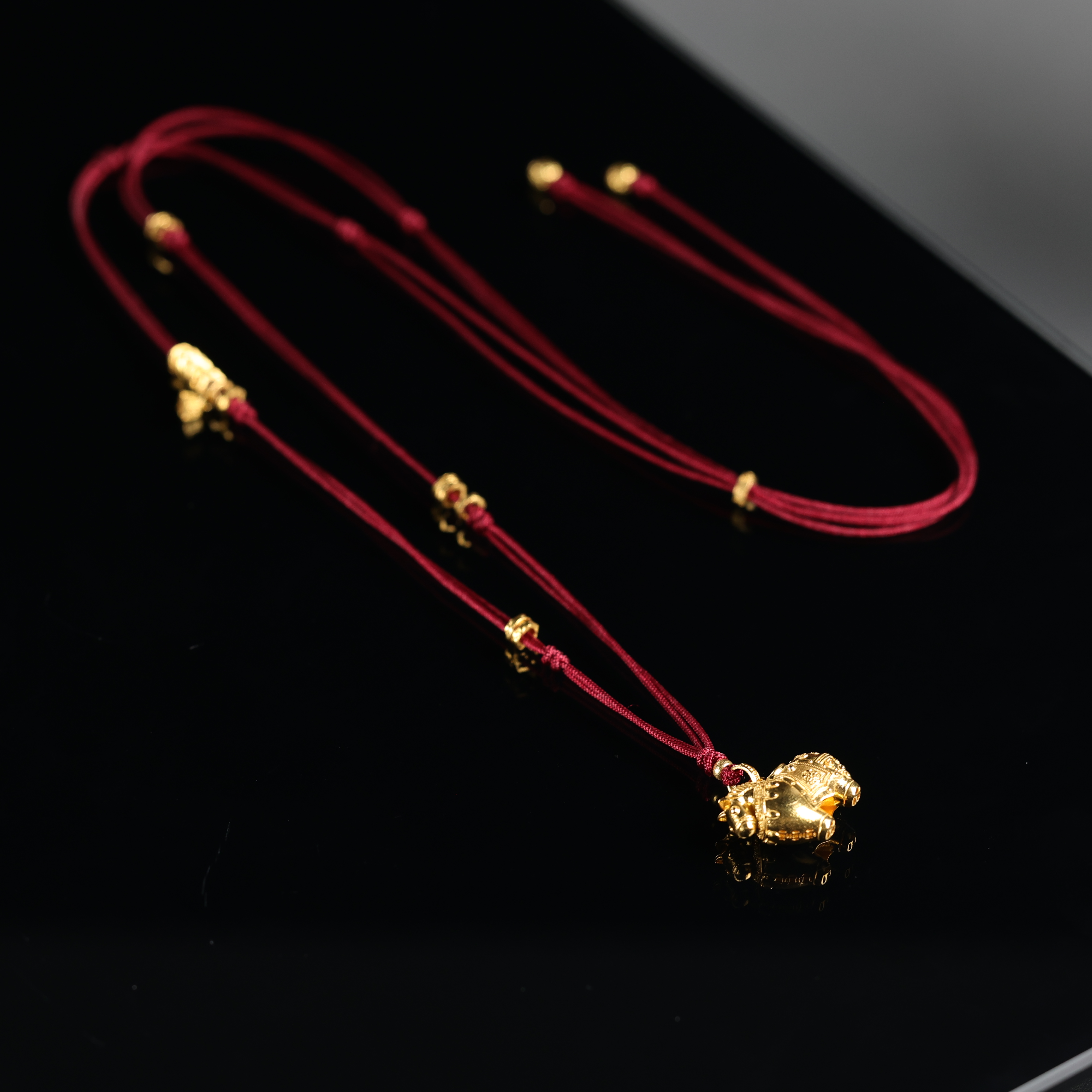 “奔腾”严选精品18k金吊坠
