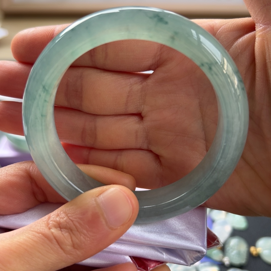 翡翠手镯未镶嵌手镯