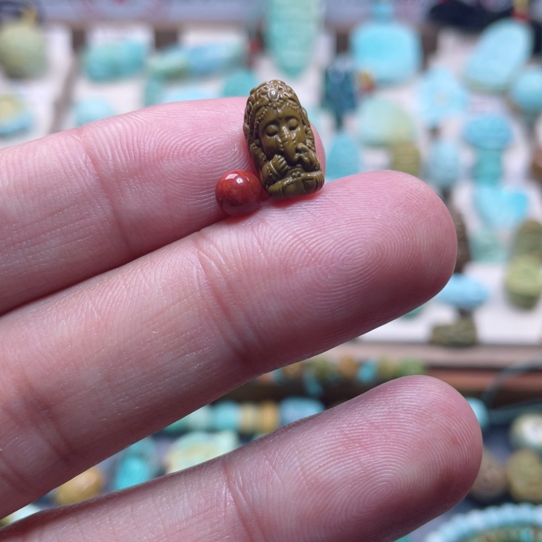 南红玛瑙配饰未镶嵌