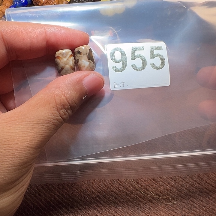 未镶嵌好的玛瑙/玉髓?**?