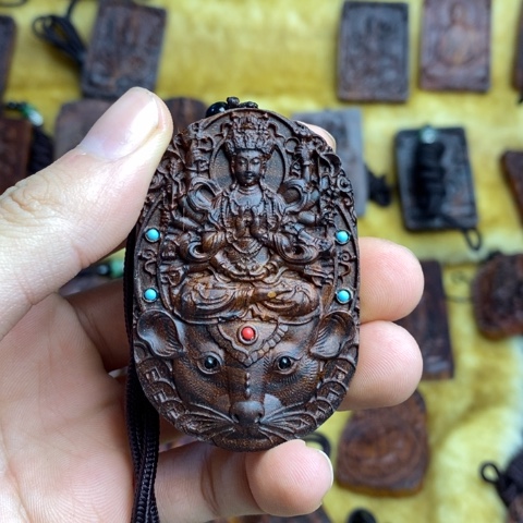 黄花梨/降香黄檀吊坠白****）工艺品