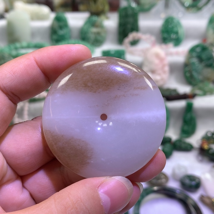 罗***生独山玉未镶嵌颈饰