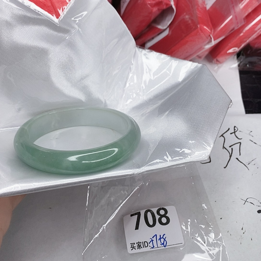翡翠未镶嵌手镯一图一物实物为准（微瑕处理）