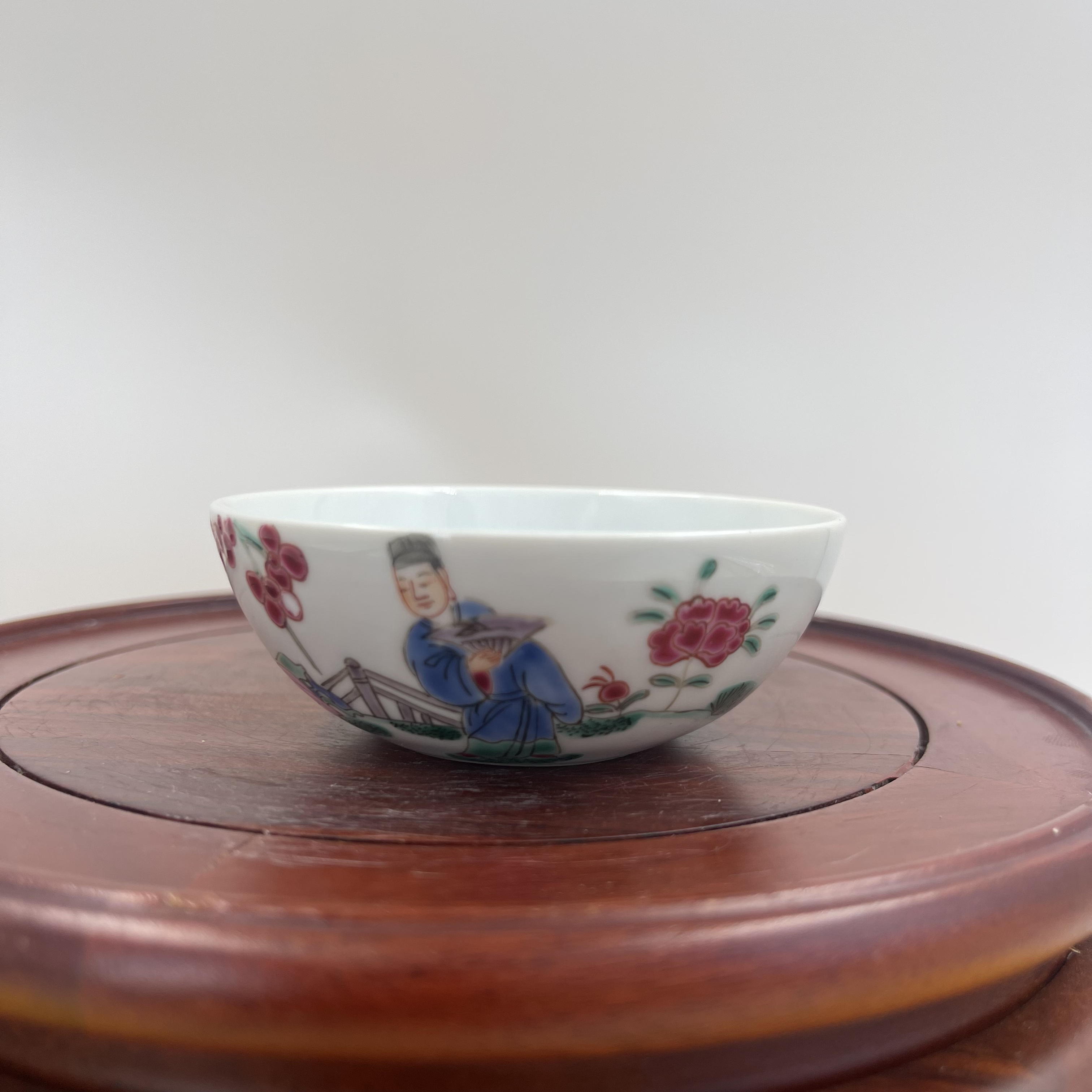 瓷器 粉彩人物 花卉纹茶园