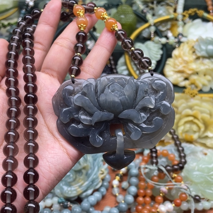 蛇纹石玉吊坠合金