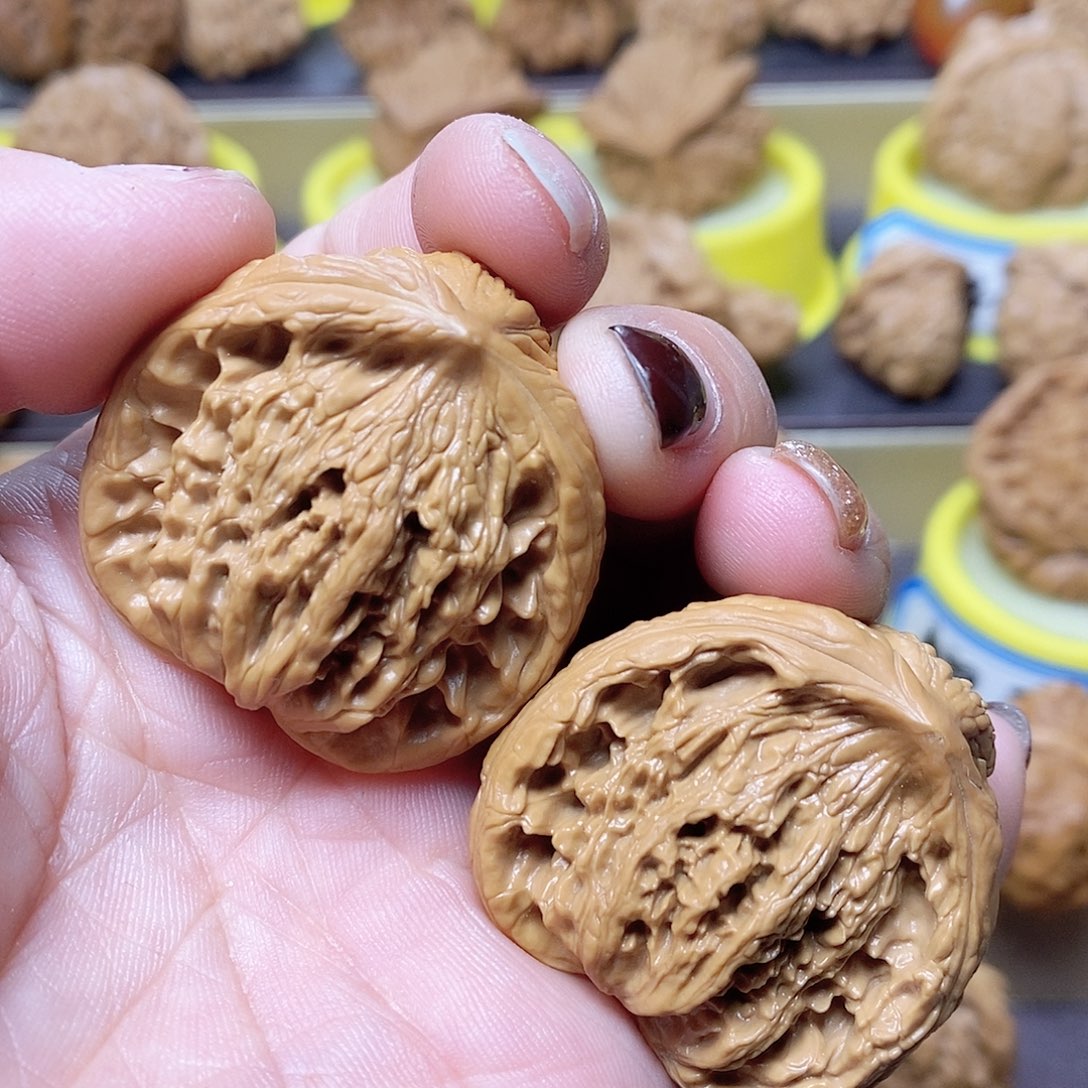 文玩核桃吊坠虎头蛇