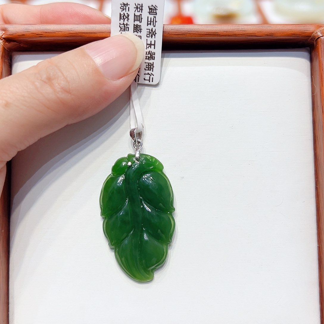 和田玉颈饰18K金镶嵌