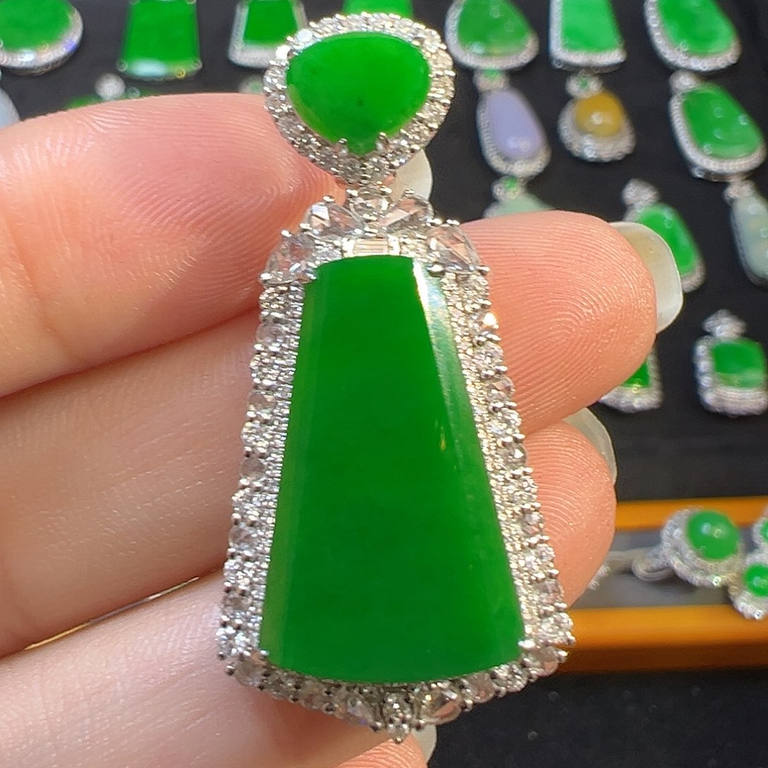 翡翠颈饰18K金镶嵌收货48小时鉴赏期