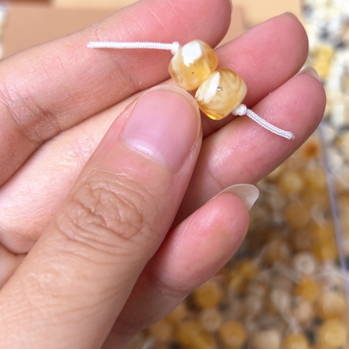 蜜蜡未镶嵌裸石8.6mm一对
