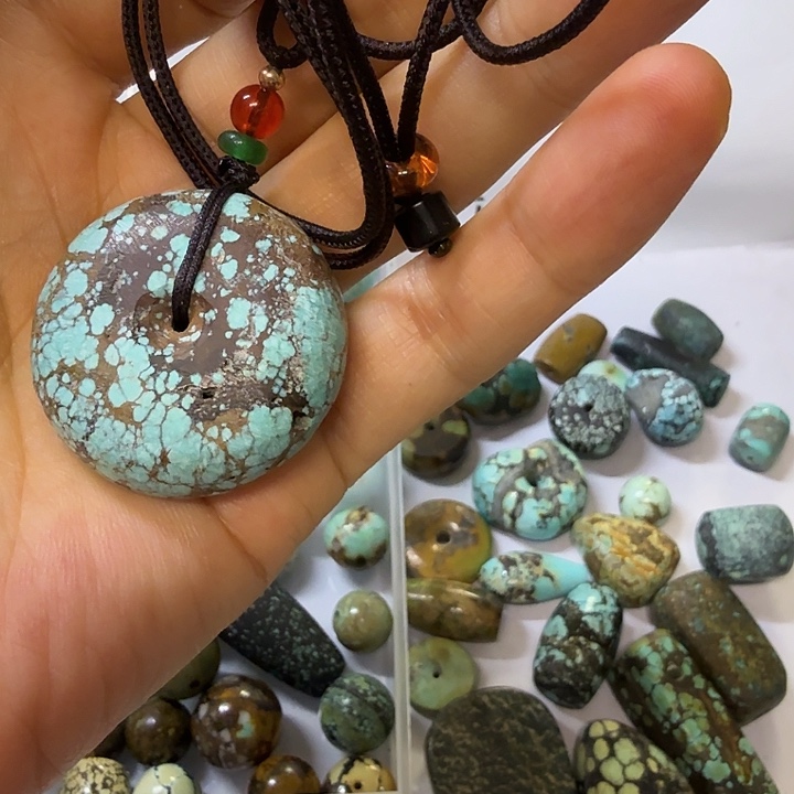 *****琥珀未镶嵌颈饰平安扣