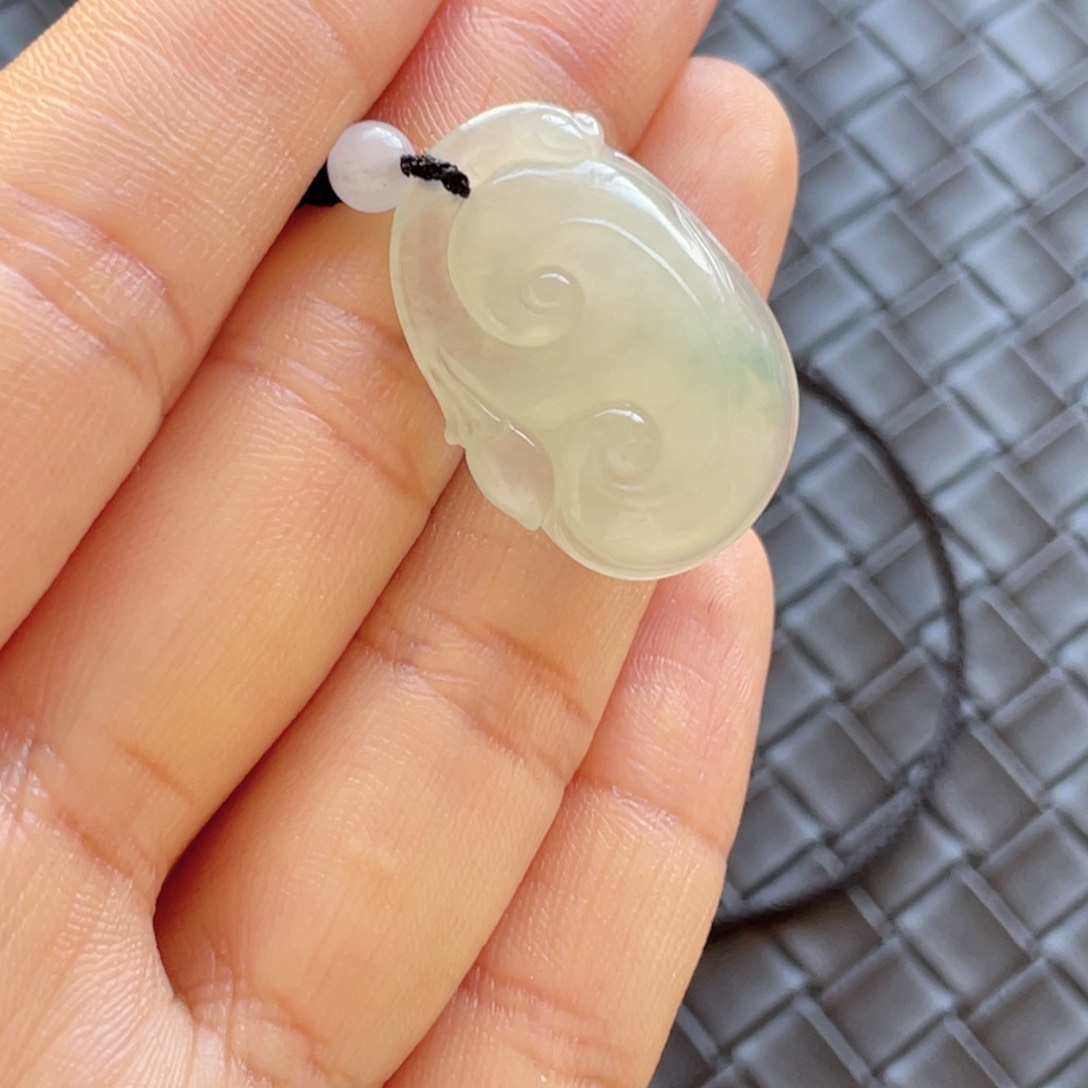 翡翠颈饰未镶嵌如意