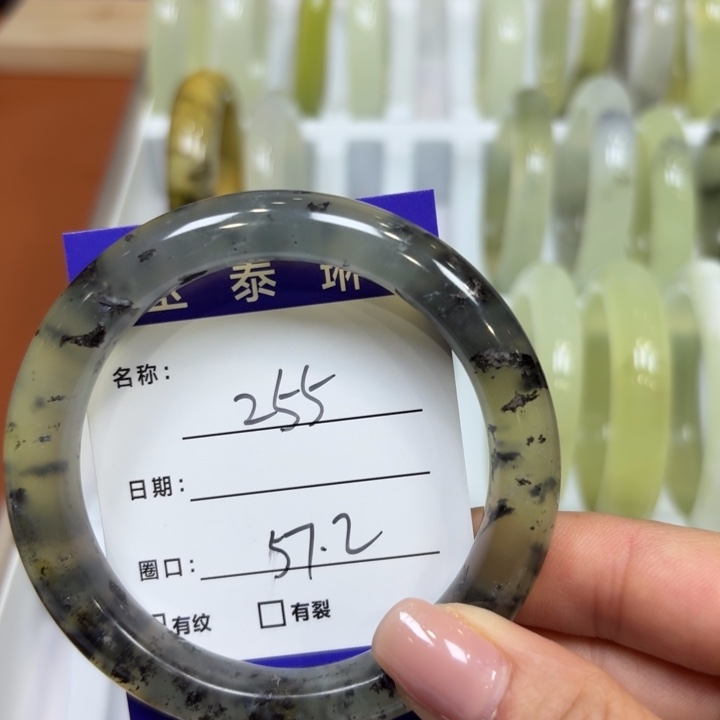 未镶嵌岫玉手镯天然