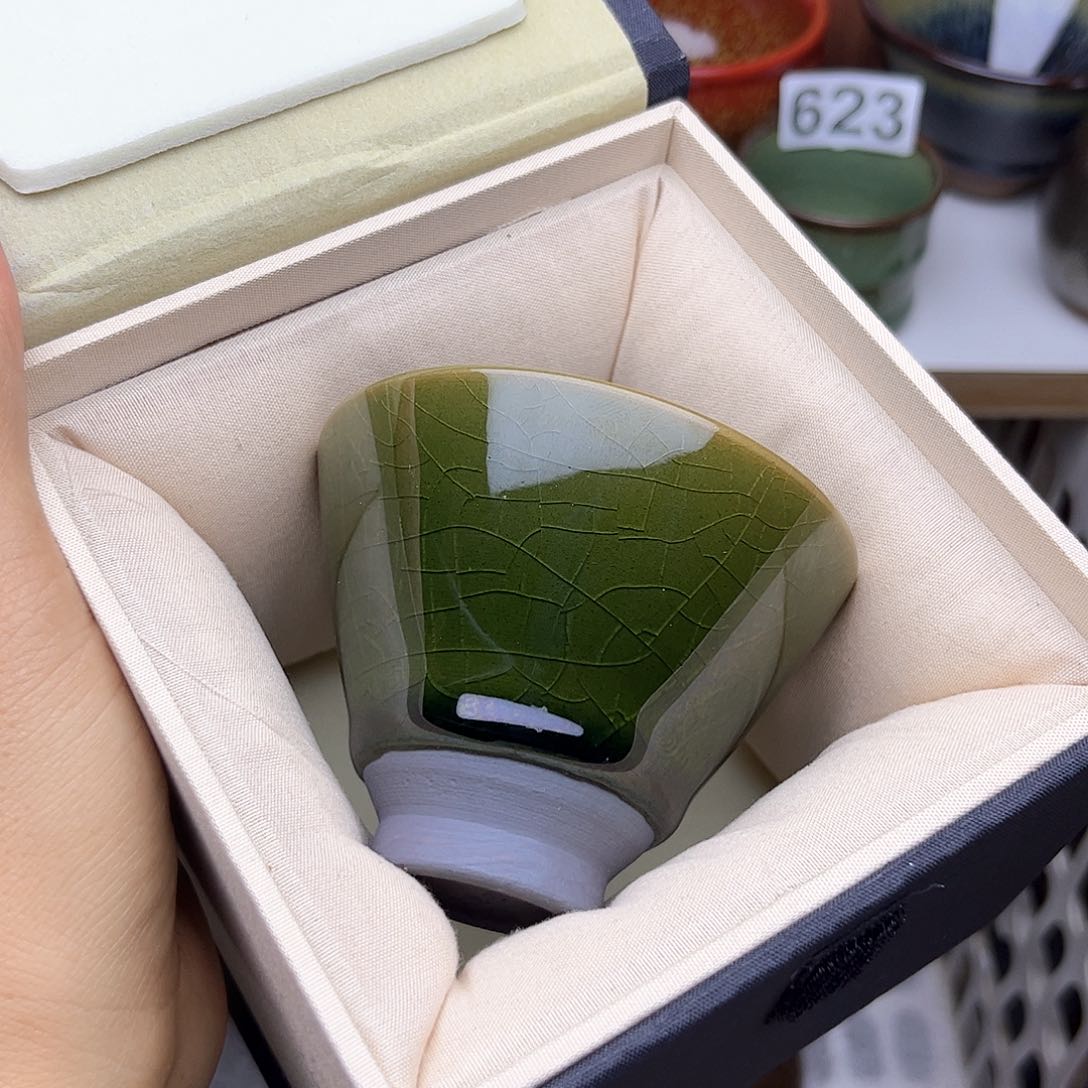 茶盏您好他超级显腿长