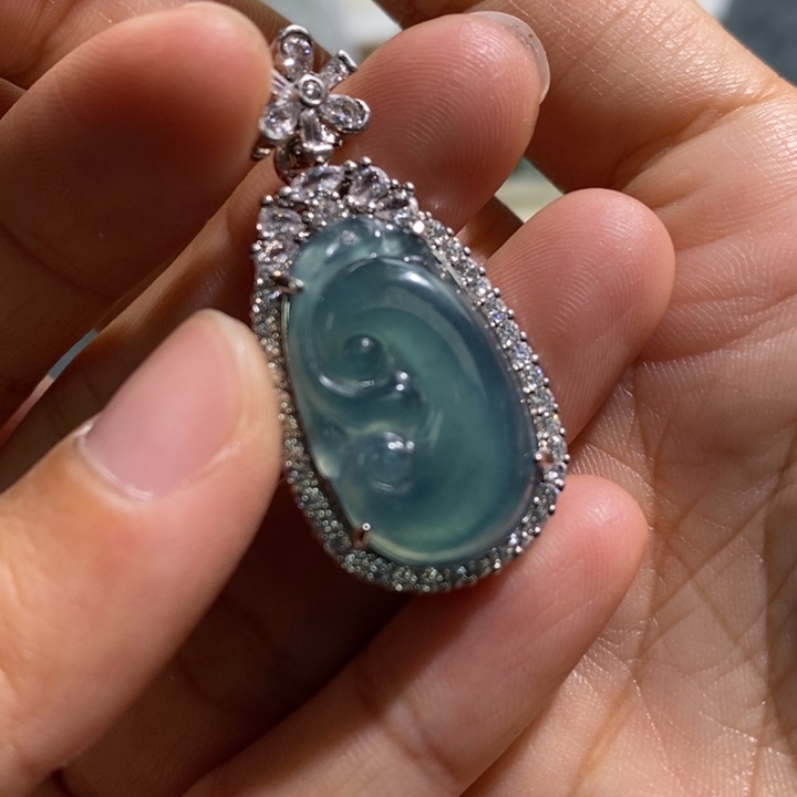 翡翠颈饰未镶嵌翡翠