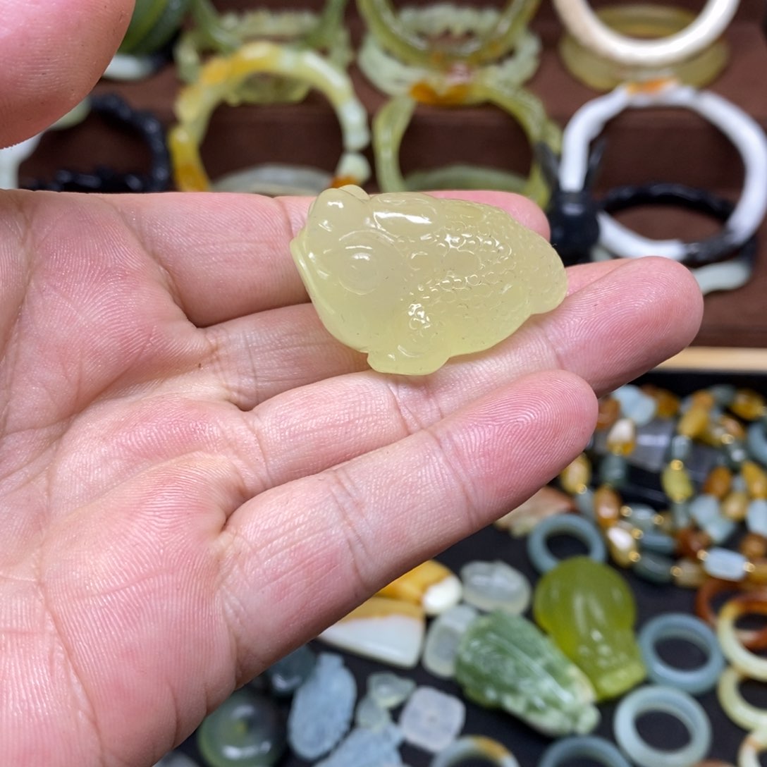 蛇纹石玉吊坠(赠链)未镶嵌