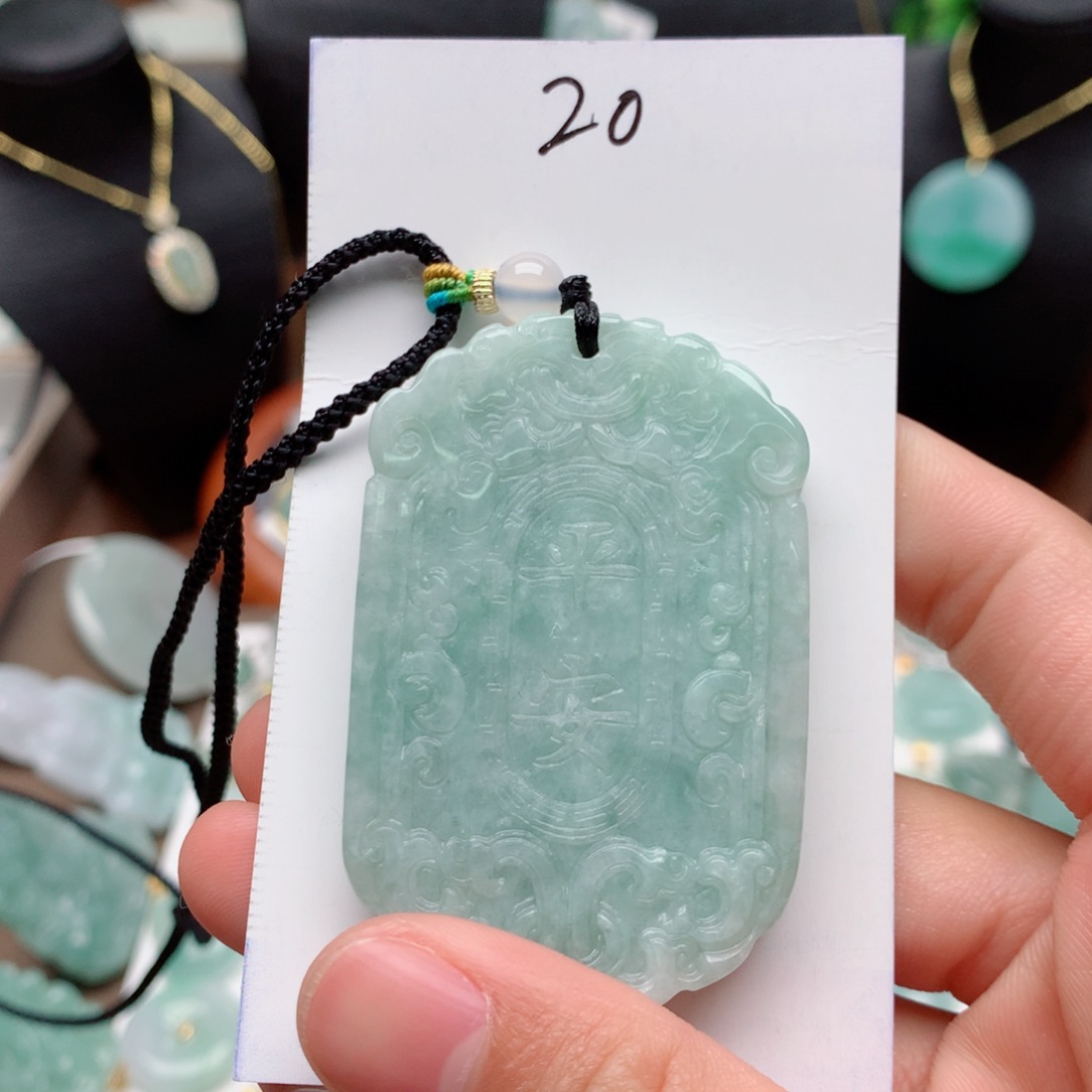 翡翠颈饰未镶嵌吊坠