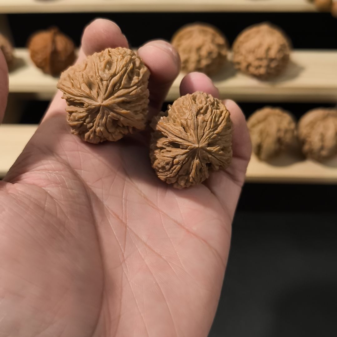 文玩核桃吊坠36南疆有黄