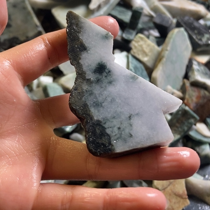 翡翠颈饰未镶嵌天然翡翠