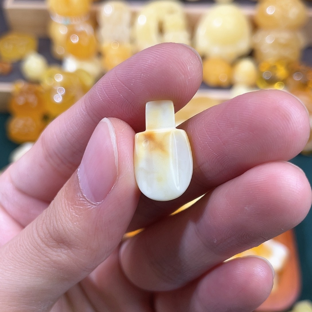 琥珀裸石未镶嵌蜜蜡