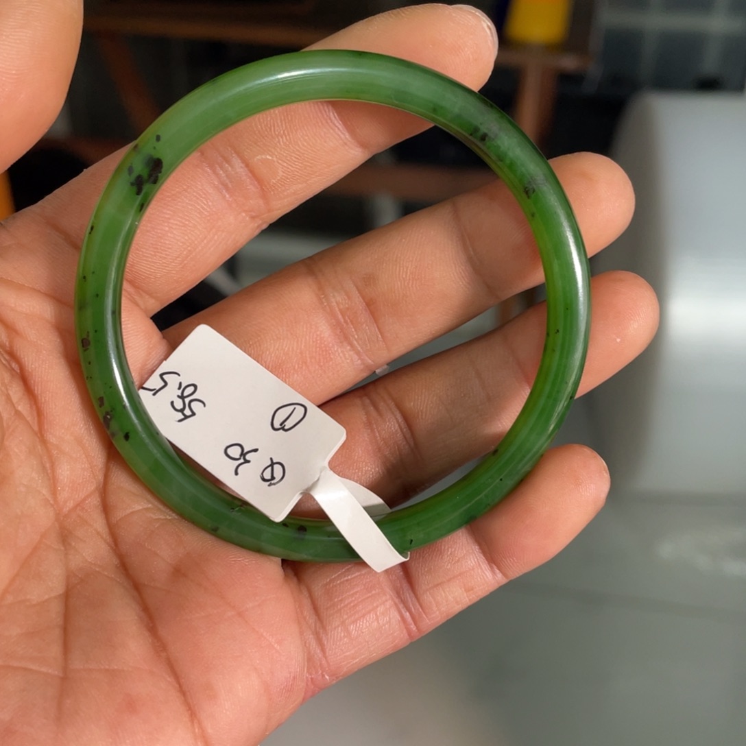 和田玉（碧玉）手镯未镶嵌名****好