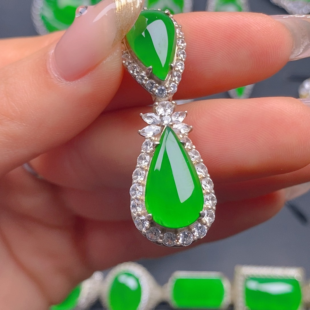 颈饰银S925镶嵌翡翠