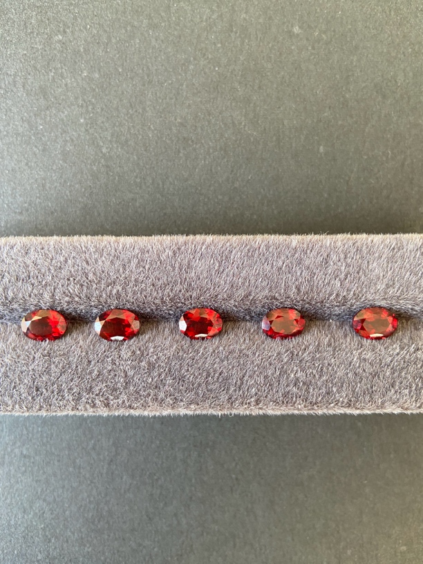 鸽血红石榴石6*8一颗