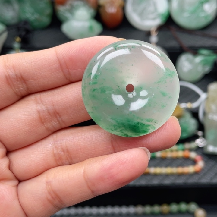 颈饰未镶嵌石英质玉
