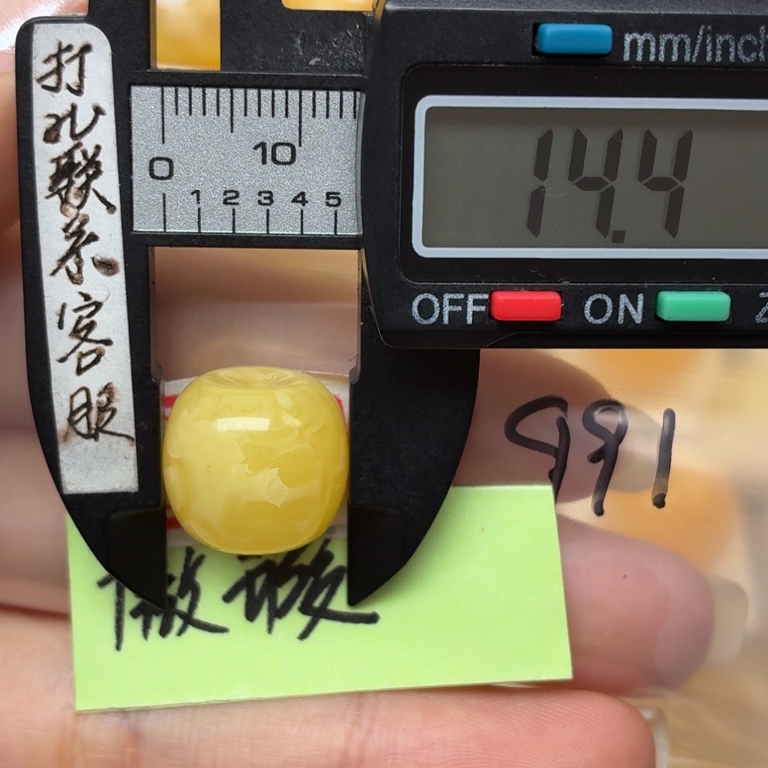 传***承蜜蜡未镶嵌裸石蜜蜡