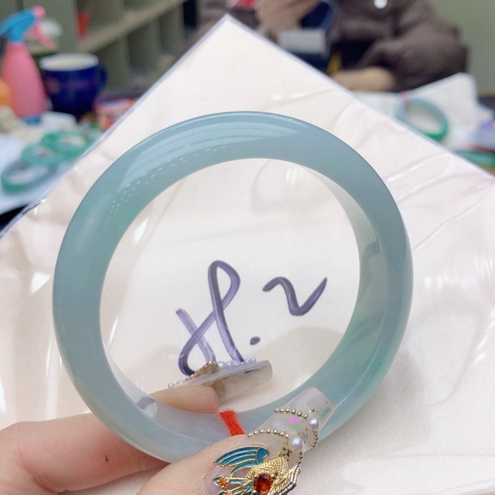 翡翠手镯未镶嵌翡翠手镯