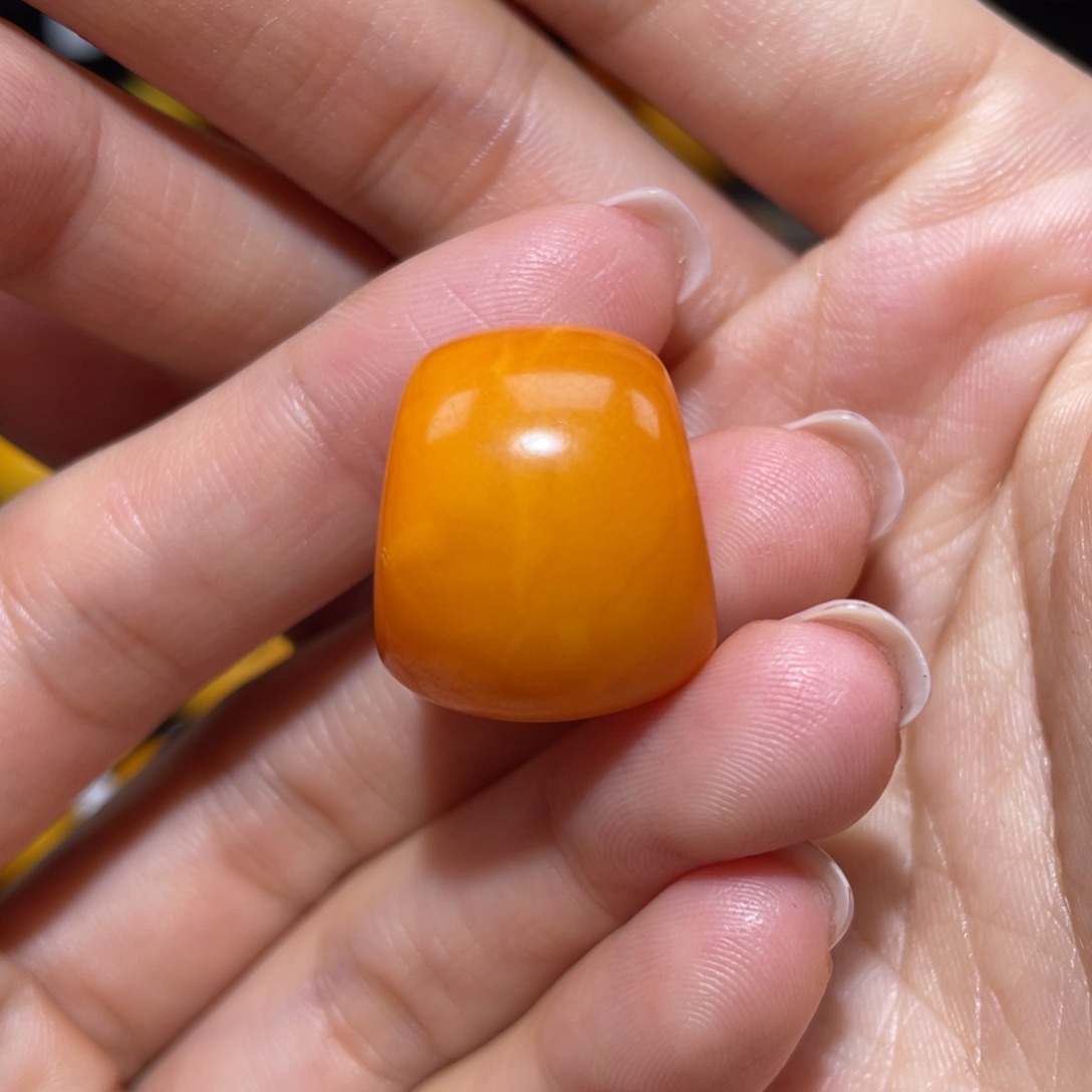 【闪购商品】琥珀裸石未镶嵌马蹄