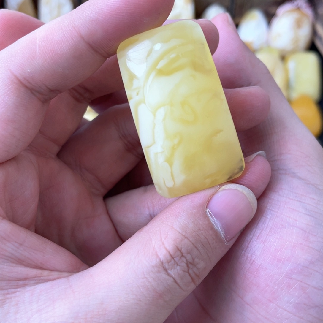 琥珀裸石未镶嵌俄料妖白花无事牌