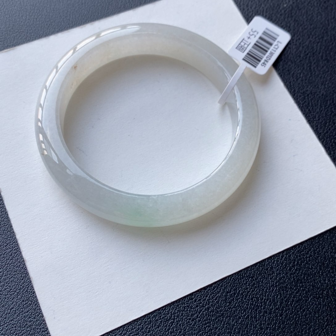 翡翠手镯未镶嵌白冰