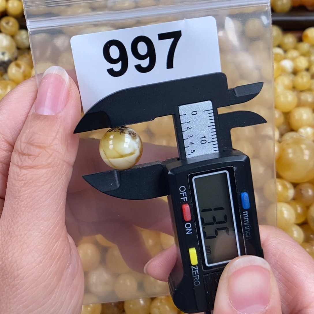 未镶嵌琥珀珠宝奇石