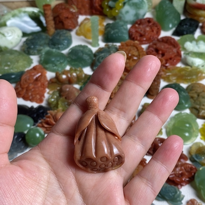 蛇纹石玉颈饰未镶嵌