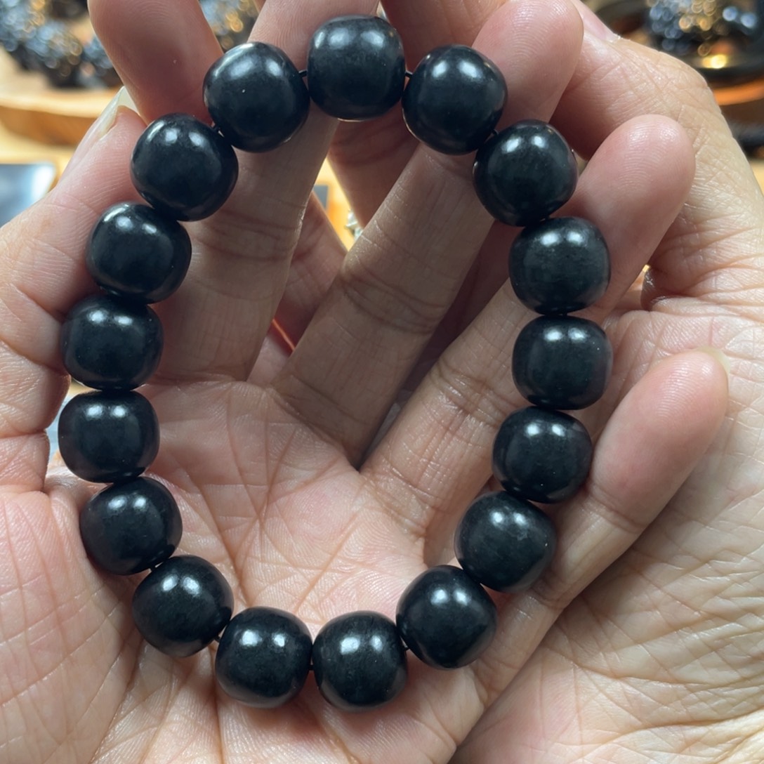 玉***强和田玉未镶嵌手串