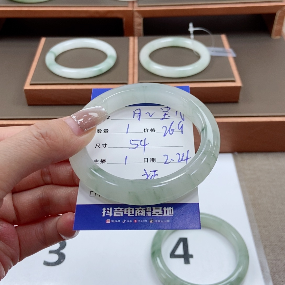 石英质玉手镯未镶嵌月***儿