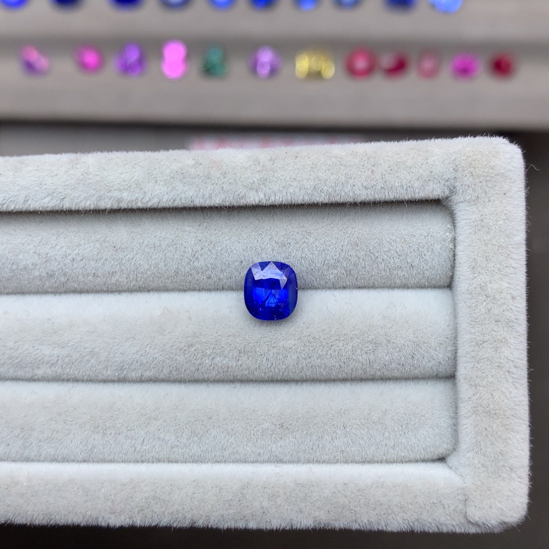 蓝宝石裸石未镶嵌1.07克拉皇家蓝