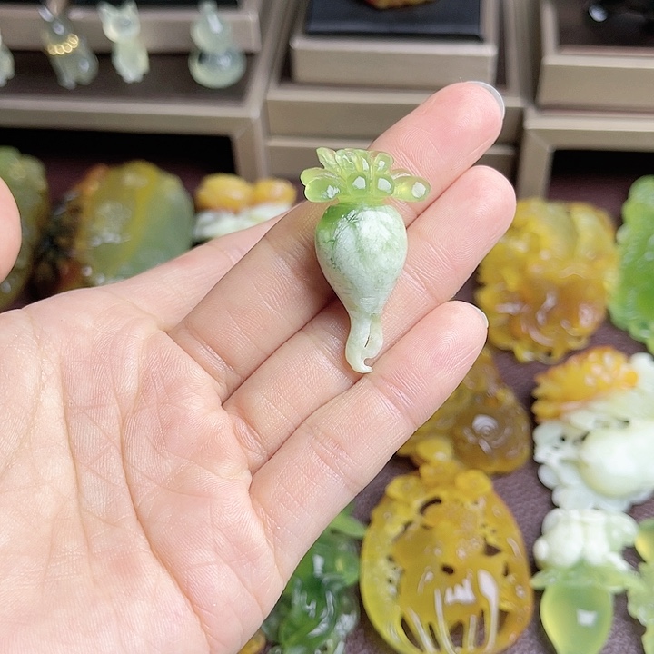 蛇纹石玉颈饰未镶嵌