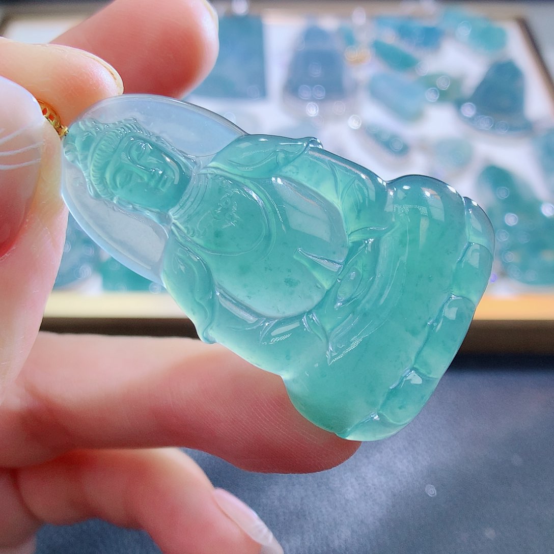 翡翠颈饰18K金镶嵌翡翠