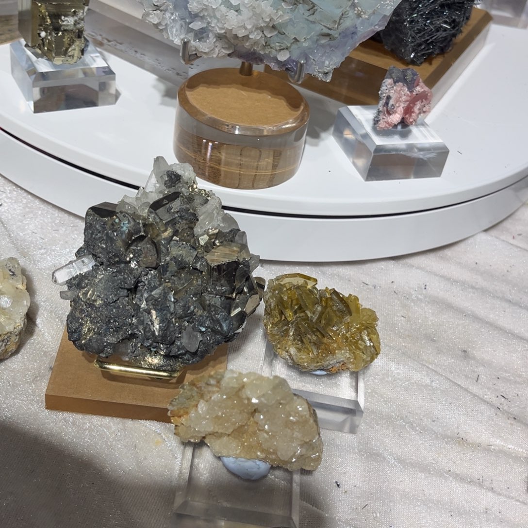 石材三个矿物晶体标本