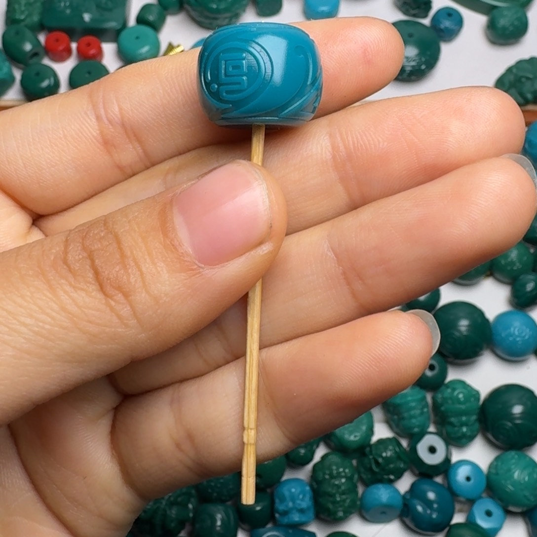 琉璃颈饰四****王科技松配饰