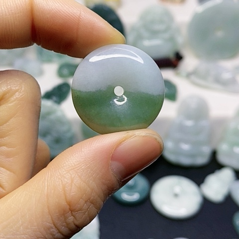 翡翠颈饰未镶嵌吊坠