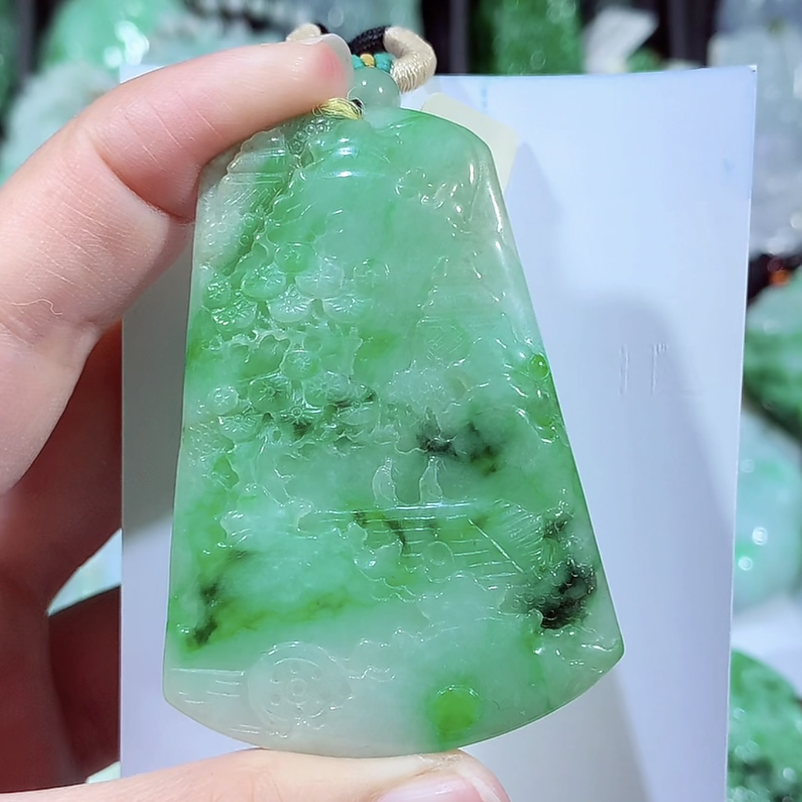 缅甸天然A货翡翠飘阳绿山水吊坠