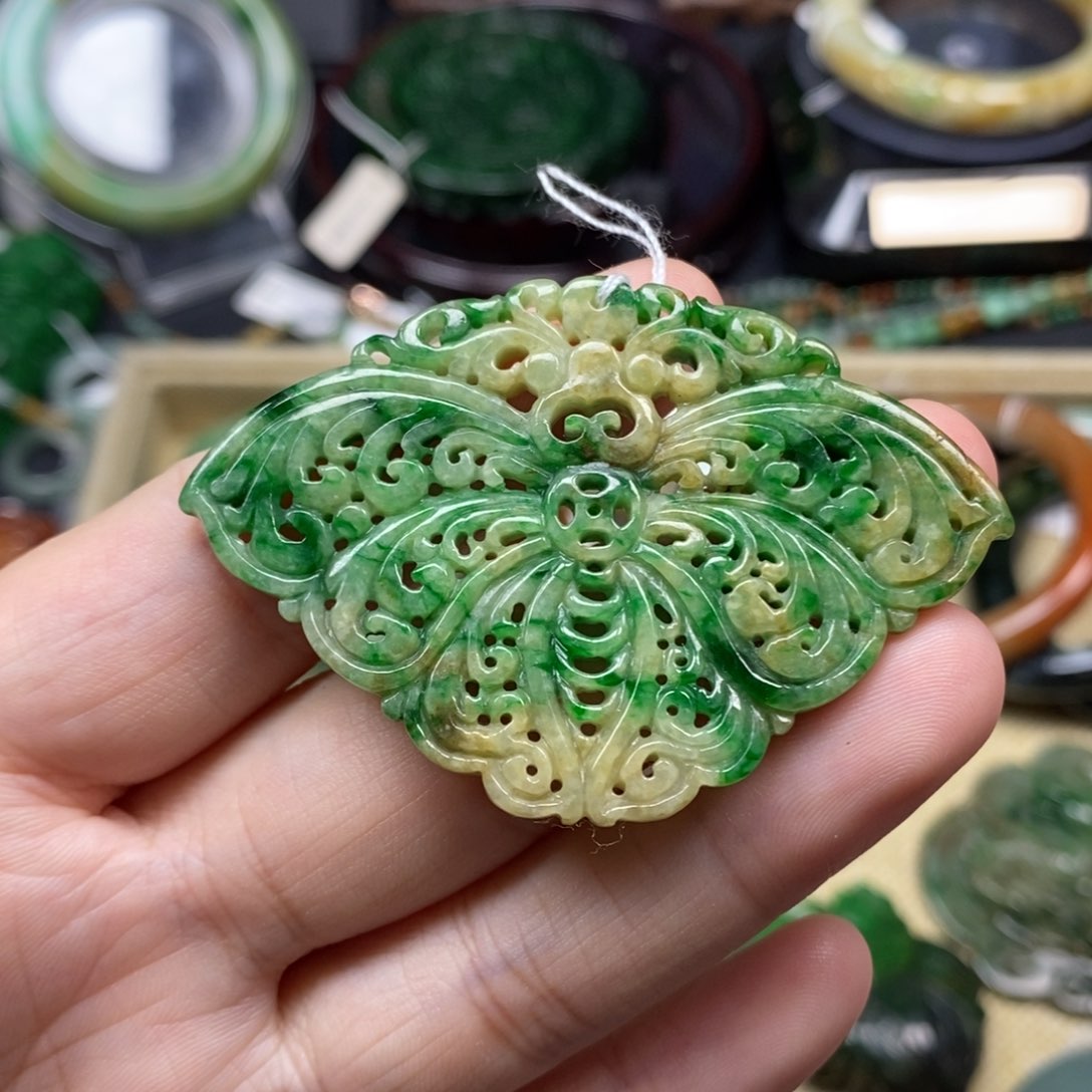 翡翠未镶嵌颈饰蝴蝶3.31G